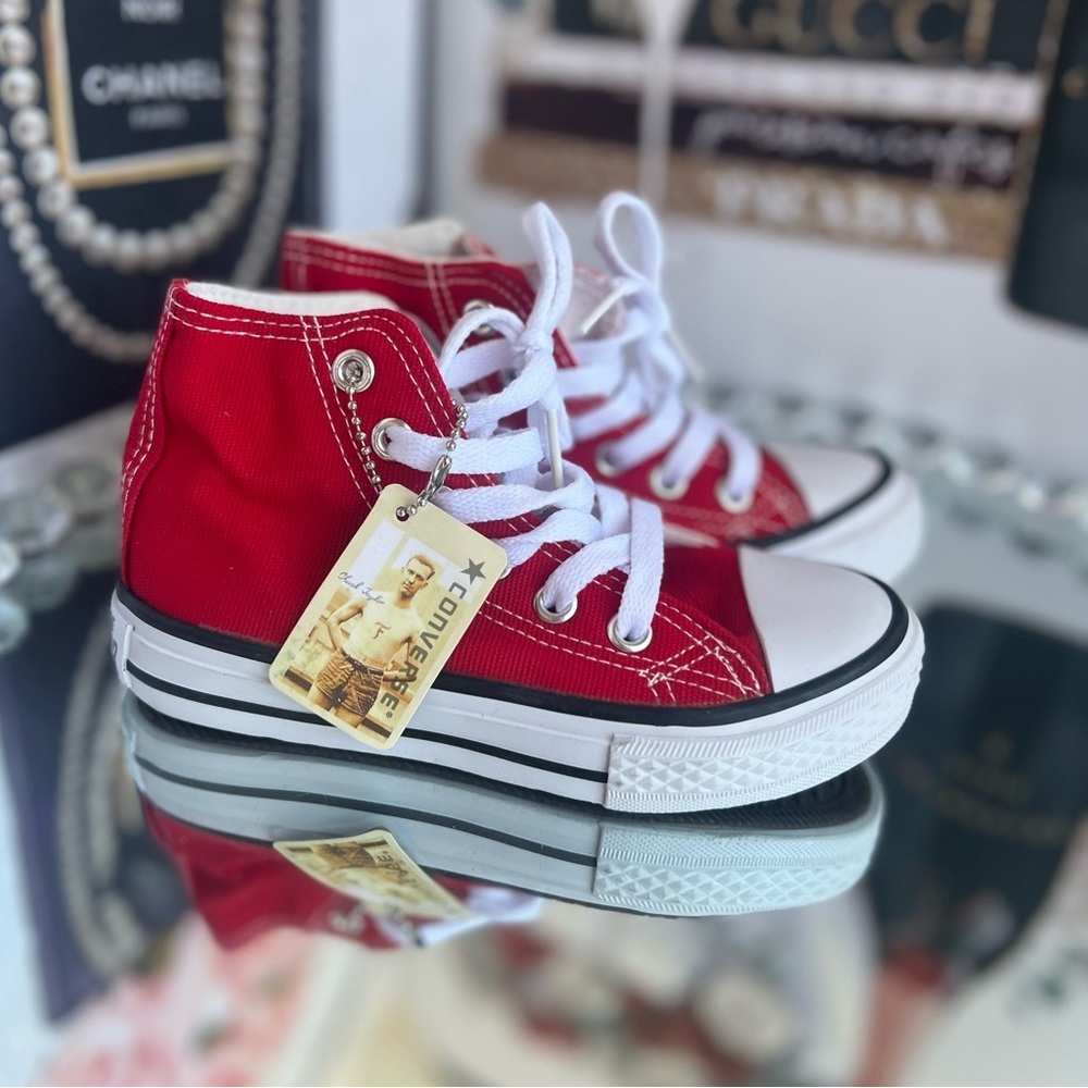 e Chuck Taylor All Star Hi kids Shoe Size 11.5